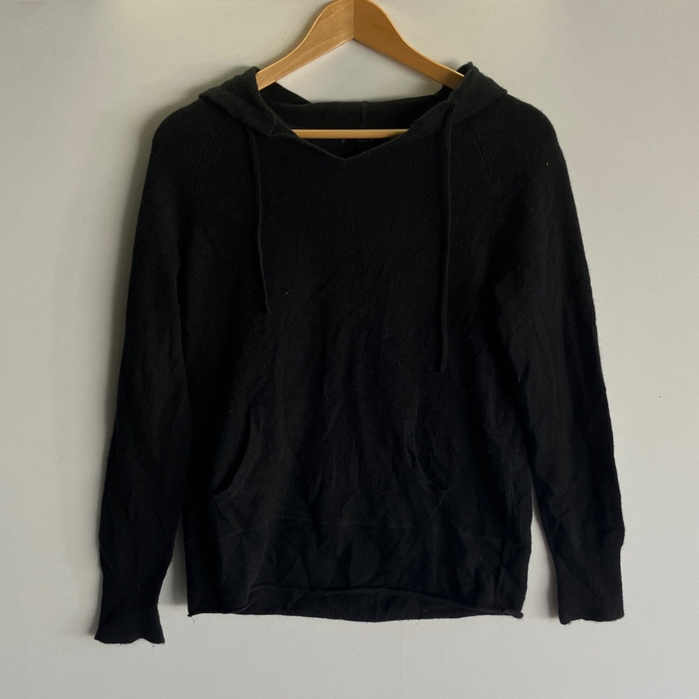 AQUA Women’s Cashmere Black Hoodie Sweater